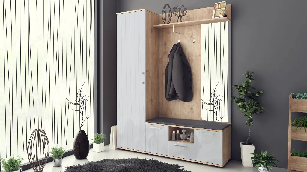 Hallway Trip- GHO + TG- cam01.webp